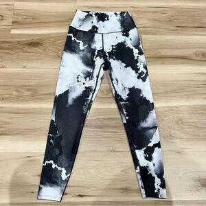 Sage Collective Everyday Cloud Print Leggings Women’s Small